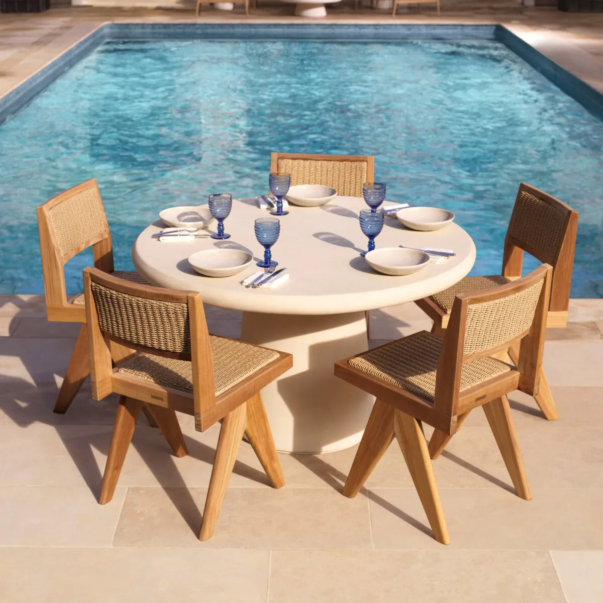 Outdoor Dining Table Cleon